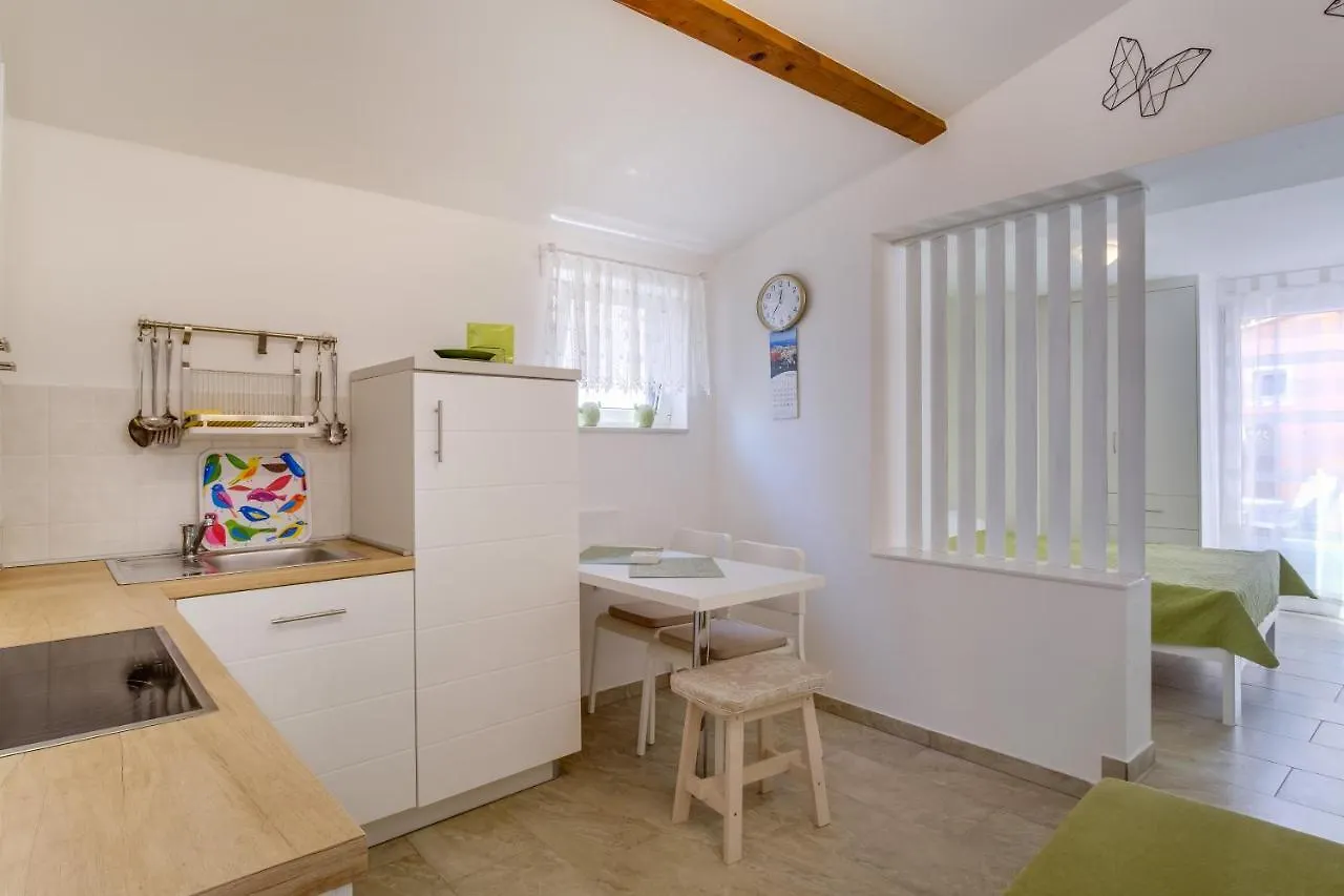 Lotta Apartment Nerezine