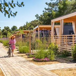 Parco vacanze Mobile Homes Lopari, Nerezine